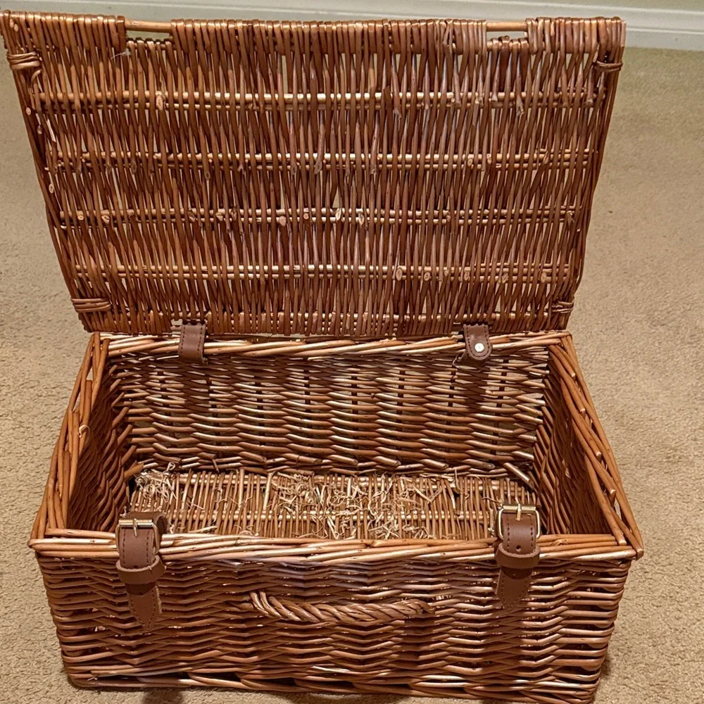 Fortnum & Mason Wicker Basket with Handle - Picture 3 of 5